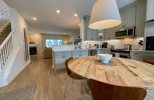 Rehoboth Beach House | Light, Airy, Modern! Weekly Parking Pass, Linens, Bikes & More Included!