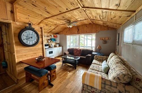Algonquin Highlands Resort | Little Hawk Resort & Marina
