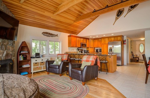 Gray House | Little Sebago Lake - Beautiful year-round lakefront home with stunning views