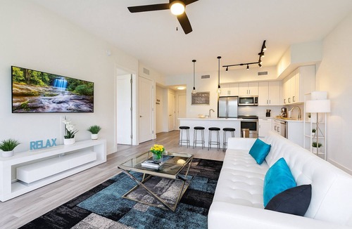 West Palm Beach Apartment | Live lux nearby the beach and downtown WPB/Gym/Ev