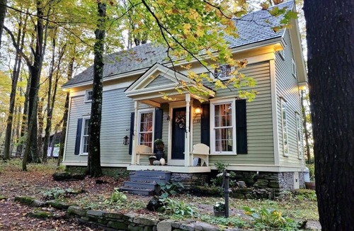 Guilderland Center House | Located in the beautiful Heldebergs, This is a cute little house you will love.