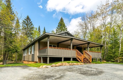 St-Adolphe-d'Howard Ski Chalet | Locations du Sommet - Le Grand Shack