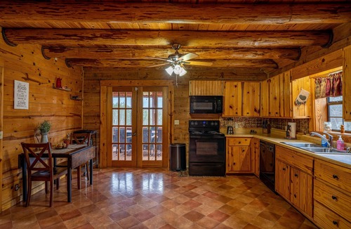 Mountain Home Cabin | Log Cabin Getaway, Lakes, Rivers, Hiking, Fishing, Wi-Fi & More