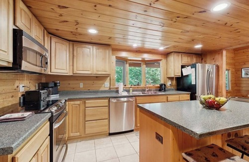 Franconia House | Log Cabin in the mountains near skiing, hiking & fishing