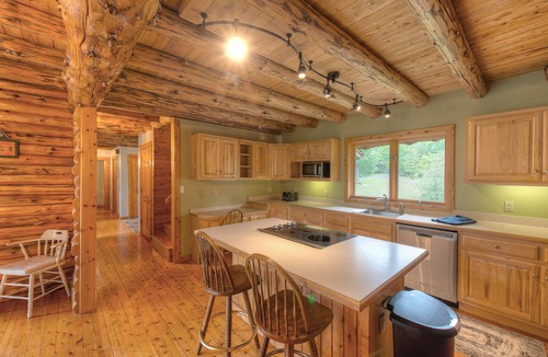 Mineral House | Log Cabin Living on Lake Anna - Warm side