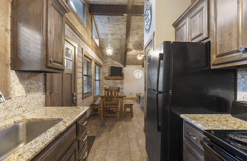Indian Point Villa | Log Cabin Retreat near SDC, Resort Amenities - Indian Point (C24)