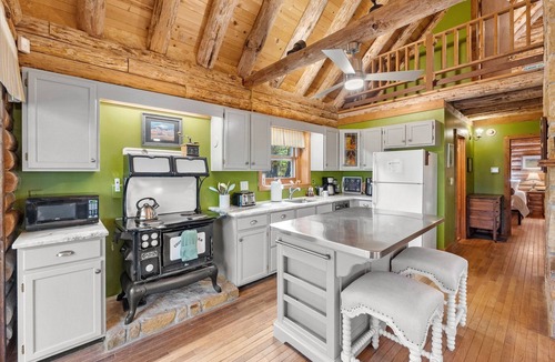 Kabletown Cabin | Log Cabin w/Hot Tub & Waterfront Patio!