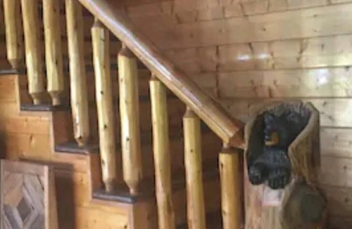 Yellville House | LOG HOME CANINE RETREAT