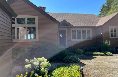 Blue Hill Cottage | Long View Cottage - 3 bedrooms in East Blue Hill