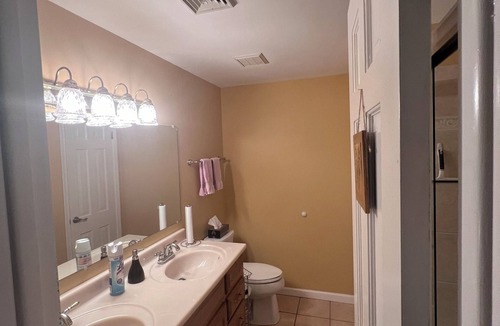 Ridgeway House | Looking for a room in a cozy house in charming Gerrardstown? AC, Wifi, heat, etc