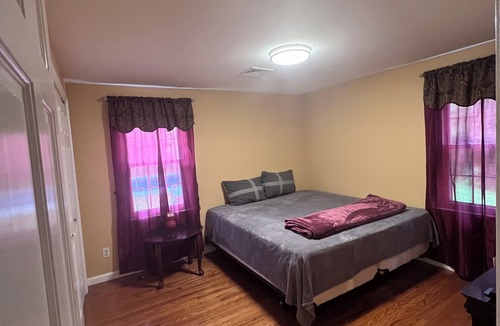 Ridgeway House | Looking for a room in a cozy house in charming Gerrardstown? AC, Wifi, heat, etc