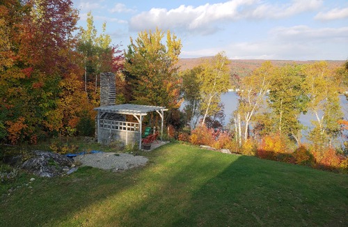 Barton Apartment | Lovely 1 bedroom guest house/apartment on Willoughby Lake with private lakefront