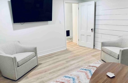 Augusta Apartment | Lovely 2 bedroom apartment in the heart of Augusta
