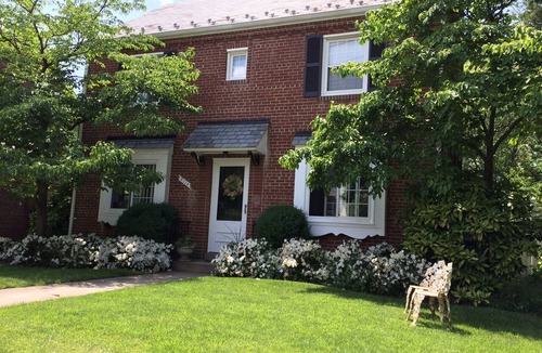 Foxhall Crescent Apartment | Lovely guest suite in a quiet but close-in neighborhood