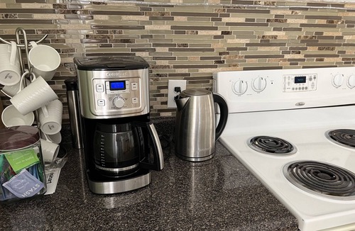 Gloucester Apartment | Lovely Upstairs Apartment - Beach getaway on Historic Main St. w/AC