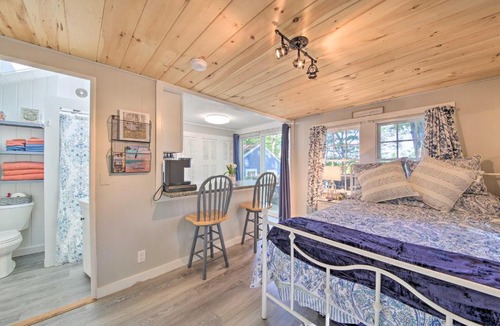 Edgecomb Apartment | Lush Edgecomb Studio Cottage with Fire Table!