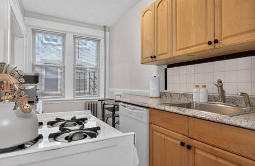 North Brookline Apartment | Luxe 1bd