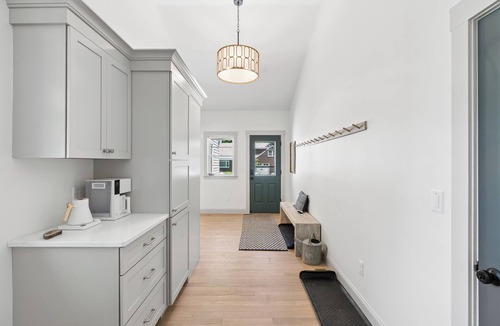 Yarmouth House | Luxe 5 Bed/3 Bath with Game Room & AC