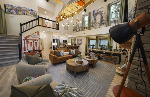Hollister Cabin | Luxe Cabin>Hot Tub>Game Table>Indoor Pool>Fishing>Pickleball>Hiking>And More!