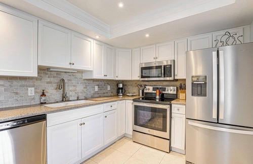 Fort Pierce Condo | Luxe Fort Pierce Beach Condo w/Golf Views!