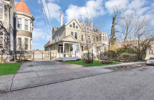 Walnut Hills Apartment | Luxurious 2 Bdrm 2 Bath 3rd floor