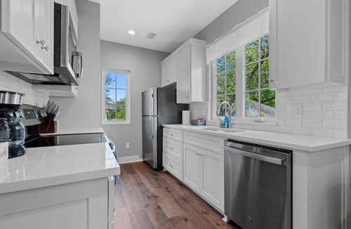 Hillcrest Apartment | Luxurious 2-Bedroom Retreat in Hillcrest
