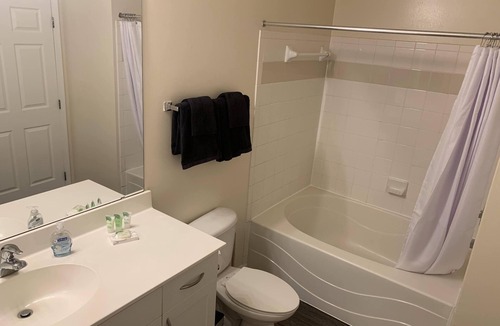 Ballenger Creek Apartment | Luxurious and spacious apartment with office