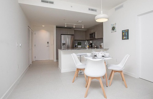 Doral Apartment | Luxury 1BD/1BT Apartment in Downtown Doral