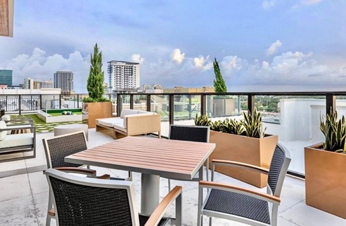 Flagler Village Apartment | LUXURY 2/2 DOWNTOWN FORT LAUDERDALE NEAR LAS OLAS (ROOFTOP POOL)