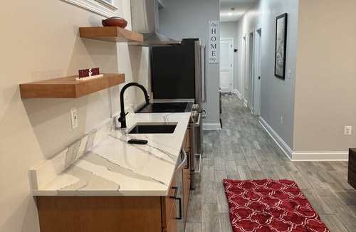 Cleveland Park Apartment | Luxury City 2bed/2bath Apt Sleeps 5 walk to Metro