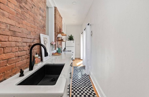 Troy Apartment | Luxury downtown apt.walk to Troy by Franklin plaza