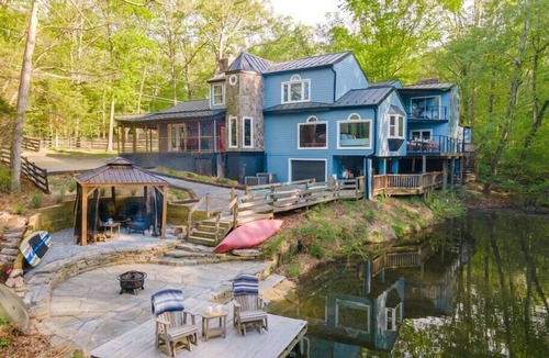 Kabletown House | Luxury KING Suites, Lakefront w/Dock, HotTub, Watercraft