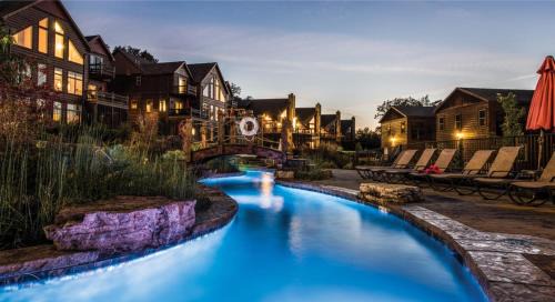 Indian Point House | Luxury Lakefront Villa 2 mi to SDC HUGE POOL Kayaks Dock