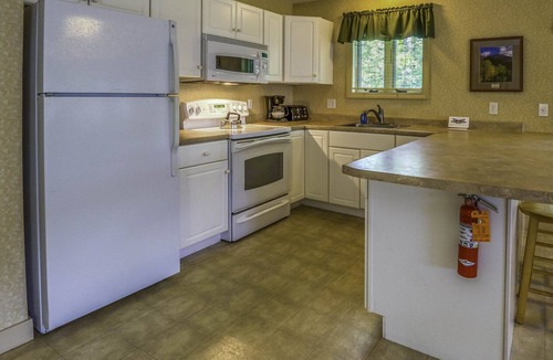 Bartlett Resort | Luxury one bedroom and one bathroom unit with full amenities