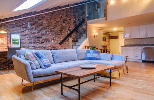 Downtown Portland Apartment | LUXURY PENTHOUSE | MODERN DESIGN | OLD PORT DOWNTN