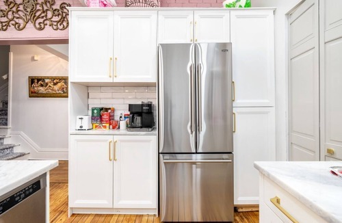 Italian Village House | Luxury Rose Manor - Perfect for Bachelorettes!