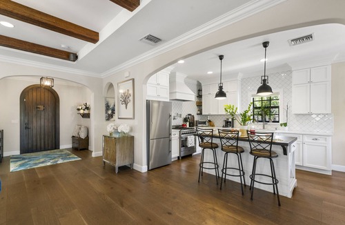 Old Northwood House | Luxury Spanish Colonial 3BR Home -Mins to Downtown and Marina