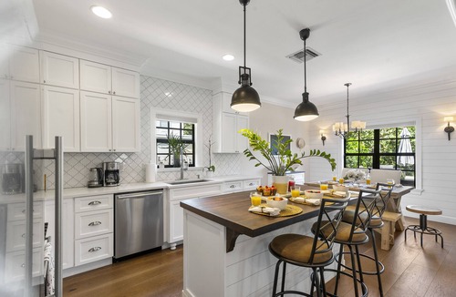 Old Northwood House | Luxury Spanish Colonial 3BR Home -Mins to Downtown and Marina