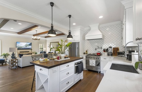 Old Northwood House | Luxury Spanish Colonial 3BR Home -Mins to Downtown and Marina