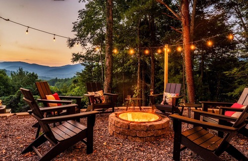 Fairview House | Luxury Summer Escape-HeatedPool-HotTub-Sauna-Views