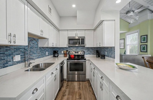 Truman Annex Condo | Luxury Truman Annex Condo I 3BDR I Pool & Parking I Walk to Duval & Beach