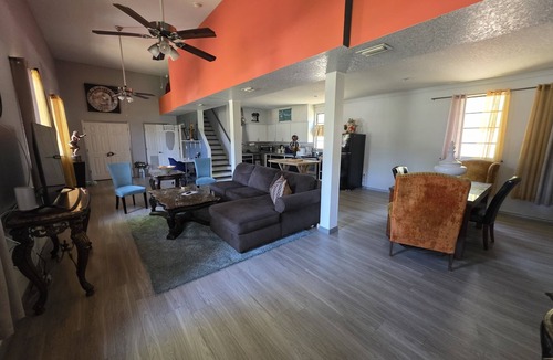 Fruitland Park Villa | Luxury two-story Guesthouse