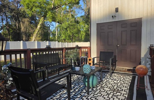 Fruitland Park Villa | Luxury two-story Guesthouse