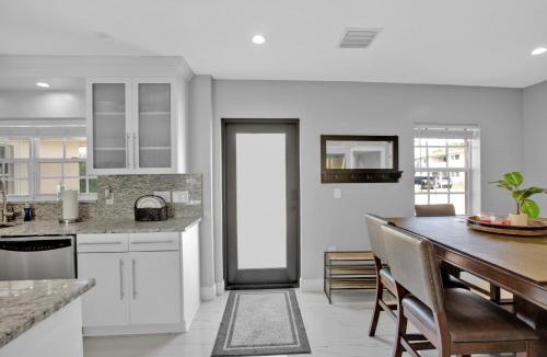 Pompano Isles House | Luxury Water Front, Heated Pool & Jacuzzi, 5bdrm