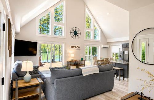 Steuben House | Luxury Waterfront Retreat with Hot Tub Near Acadia