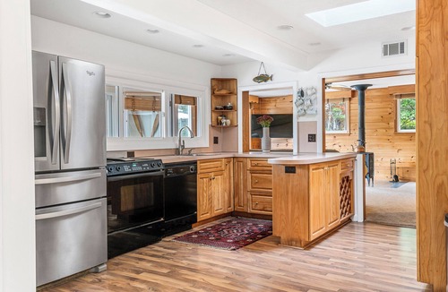 Rindge House | Magic Lakehouse, Waterfront, Private Beach and Dock