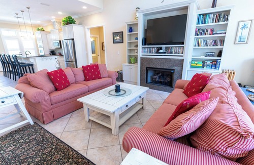 Plantation House | Make Waves for LESS 20% OFF! Back on the Rental Market! Dog-Friendly