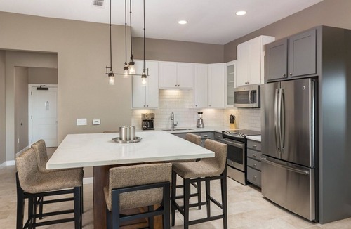 Marble Falls Resort | Marble Falls | Premium Group Retreat | Pool + Lake | 3BR Sleeps 8
