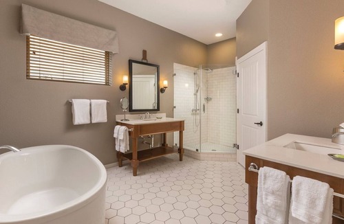 Marble Falls Resort | Marble Falls | Premium Group Retreat | Pool + Lake | 3BR Sleeps 8