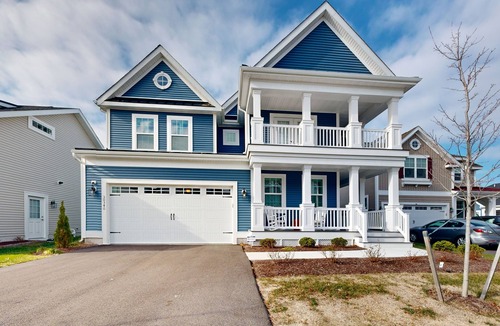 Cedar Neck House | Marlin Chase home with resort amenities, patio, grill, balcony